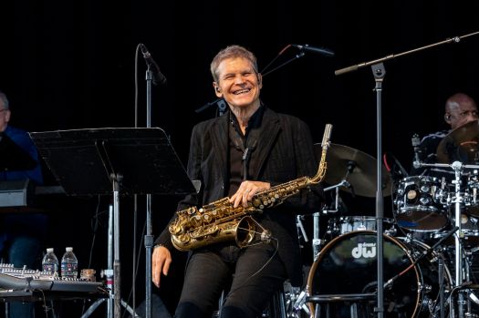 Morreu David Sanborn, saxofonista que tocou com Roger Waters, Eric Clapton, David Bowie e outros Músico tinha 78 anos e lutava contra um câncer de próstata confrariafloydstock.com/morreu-david-s… #davidsanborn #ripdavidsanborn #jazz #rogerwaters #ericclapton #davidbowie #steviewonder