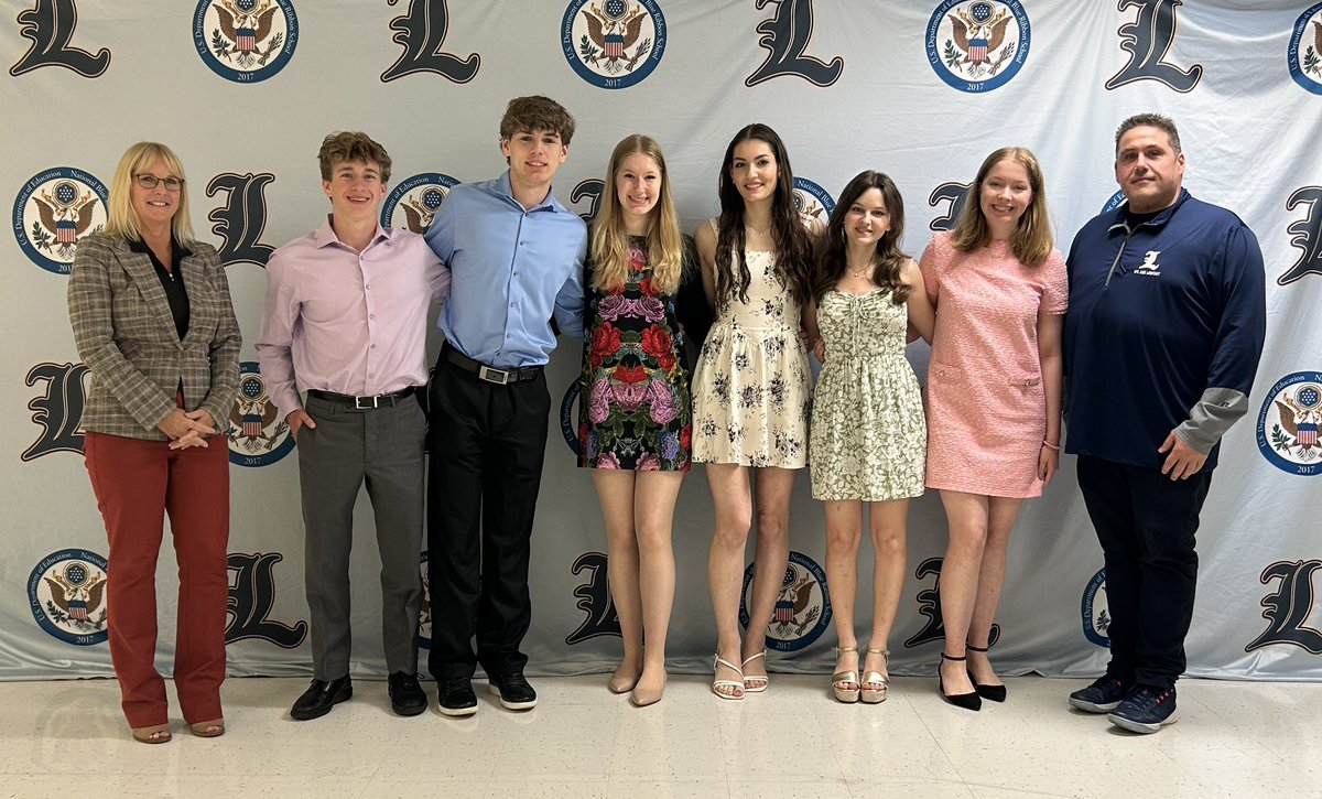 At its meeting tonight, the @Lemont_HS District 210 Board of Education honored the Junior Achievement leadership team after the organization won Chicagoland Company of the Year accolades. Congrats to all! #WeAreLemont