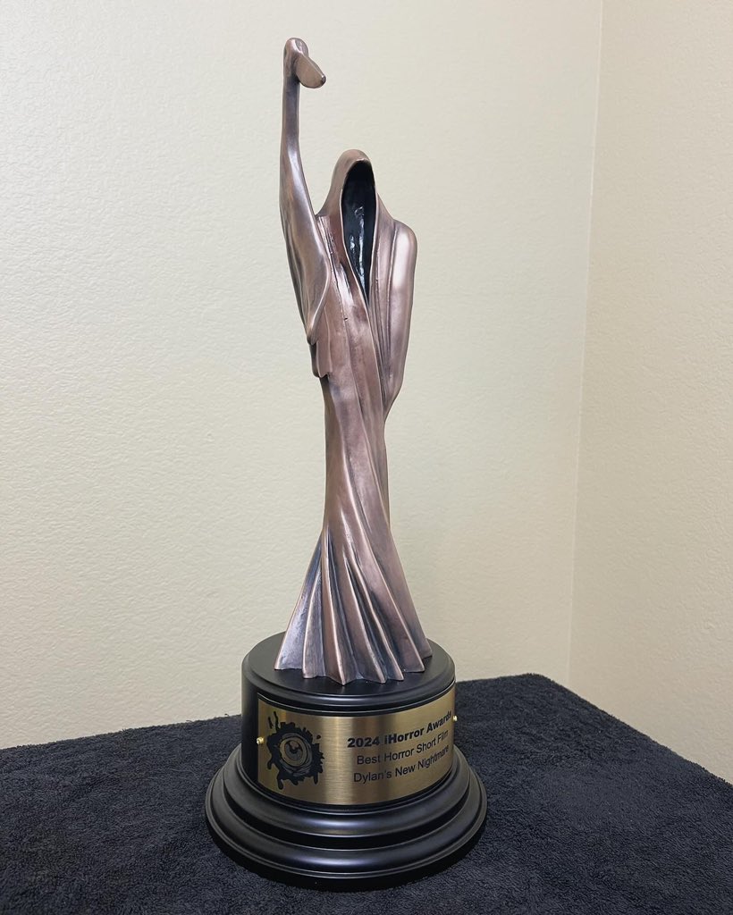 Realized I never posted a clear picture of the incredible #ihorror award we received for #DylansNewNightmare , so here you go! Thanks again to @ihorrornews for this awesome-looking piece!