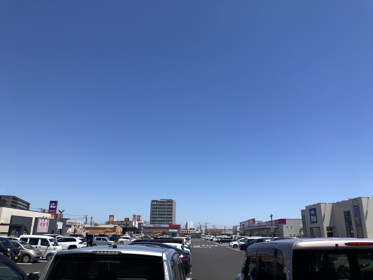 おはようございます☺️ #パソコン工房 #宮崎 店です！ 今日の宮崎は雲ひとつない綺麗な青空が広がっています☀️✨ 気温も上がるようなので、水分補給など暑さ対策をしっかりしていきましょう🧊🥤 本日も元気に営業しておりますので、パソコンのことで何か困ったことがあればぜひご来店ください‼️