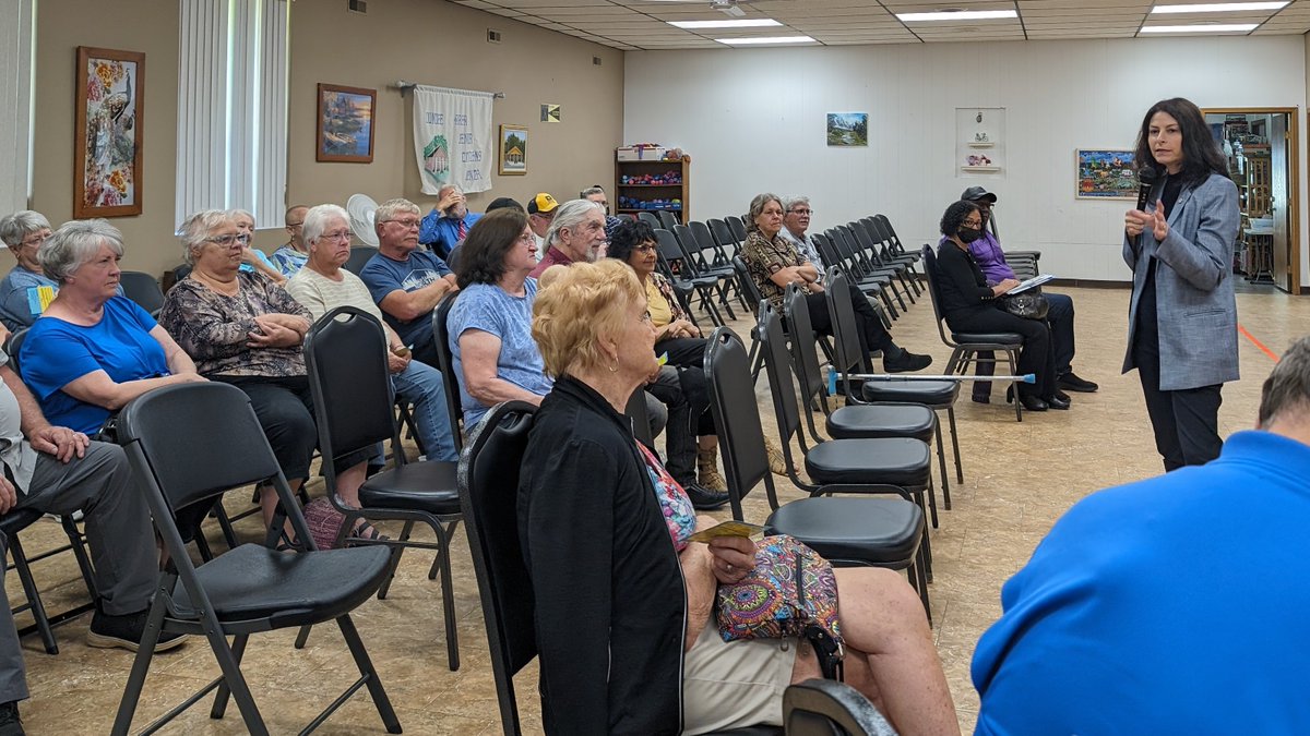 Thanks to AG @DanaNessel and Rep. @ReggieMillerMI for a very informative town hall in Dundee on elder abuse and common scams. This topic is always timely. We all know someone targeted by scammers. If you haven't attended a session, do! It will help you or a loved one! #DemCastMI