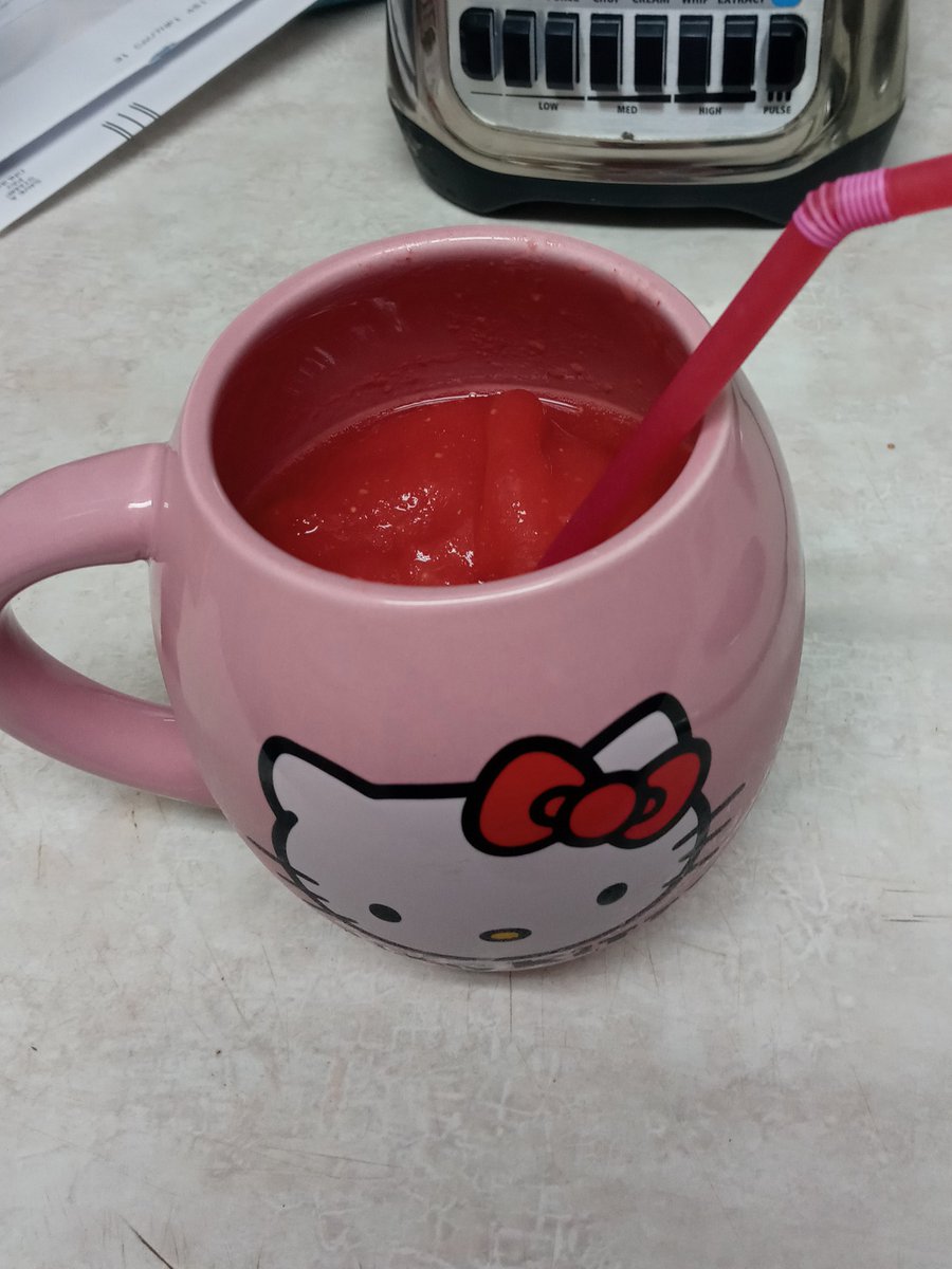 Eating disorder? Bitch im eating dis order!! Probs the best steak I've made, and a blended strawberry daiquiri in the hello kitty mug 🥰