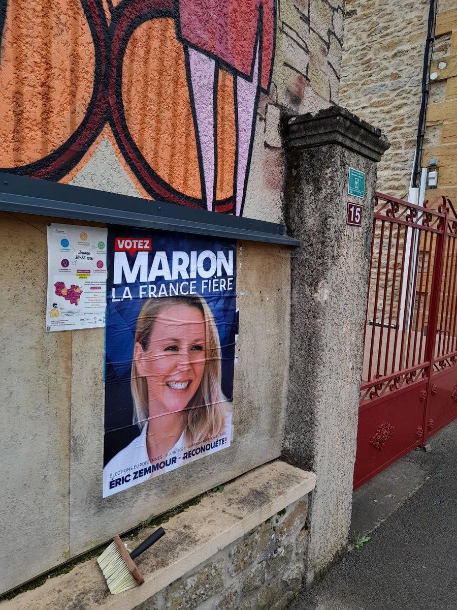 🪣l Ces élections #Europeennes2024 sont une magnifique campagne électorale de terrain et de proximité, partout dans le #Rhône.
🔵⚪🔴
Collage par nos militants à #Oingt, #BoisDoingt, #Theizé, #PorteDesPierresDorées jusqu'à #VillefrancheSurSaône.
🇲🇫 Le 9 juin, #VotezMarion