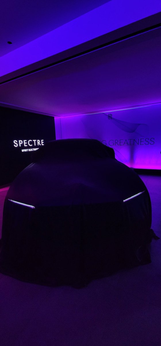 Rolls-Royce markasının ilk seri üretim elektrikli premium modeli Spectre Türkiye'de satışa sunuldu. Avrupa fiyatı 375bin Euro olan Spectre Türkiye’de yaklaşık 29 Milyon TL'den satılacak. %60'lık ÖTV oranına sahip Spectre, şimdiden 15 adetlik sipariş aldı. Teknik özellikleri: