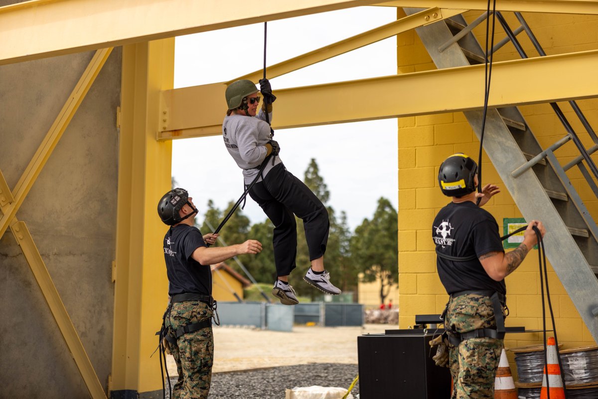 Getting a lesson on rappelling. During the Educators Workshop at @MCRD_SD, high school & college educators, community leaders, & communication professionals experience first-hand the capabilities of the @USMC while learning about the commitment & benefits of service.