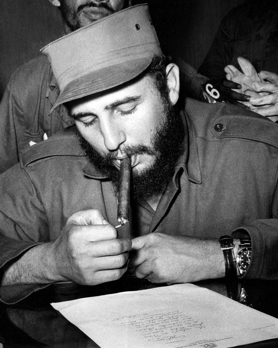 El nacimiento de una conspiración para arruinar América Latina Luego de que Fidel Castro asumiera el poder en Cuba tras la revolución de finales de los años 50, financió y asesoró revoluciones guerrilleras armadas en las principales democracias de la región, como es el caso de