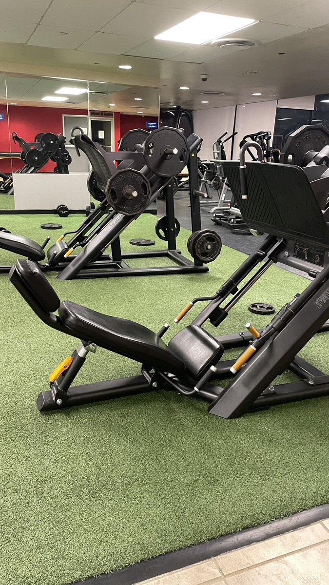 Look at this crap ,why is fucking machines over here on the top of the green carpet for stretching area ,find another fucking space to place this machines ,but not here @NYSC #nysc #whiteplains