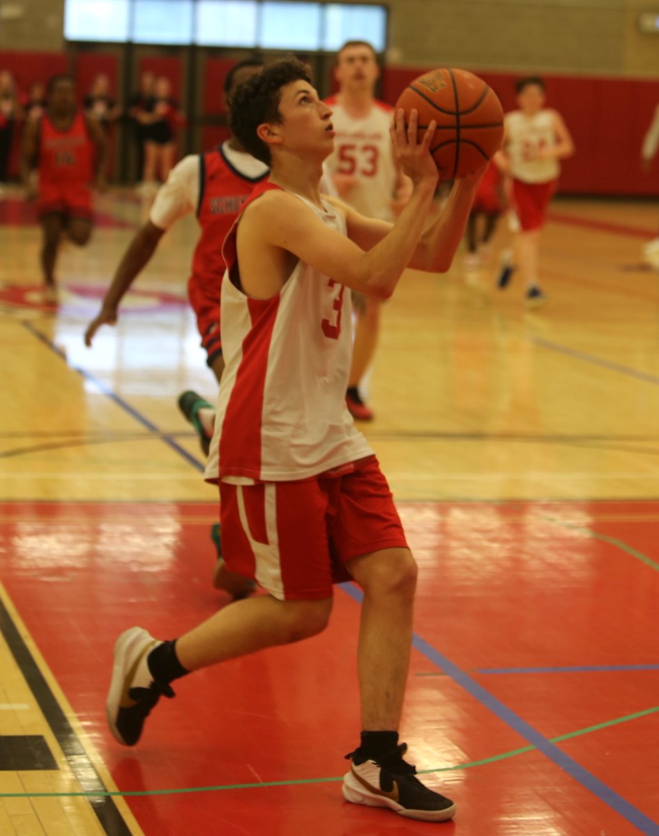 Dutch pulled out a stunner with Aiden Gonzalez's steal and layup as time expired to give the Dutch a 37-35 victory over Schenectady. Shaun Smith led the Dutch w/ 6 and Ian Schaffer w/ 2. @theAEnews @GoDutchAthletix @GHS_unified @UnifiedSportsNY