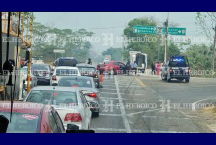 ➡️Chocan autos en la #Cárdenas-#Villahermosa 🌐La info aquí—> lc.cx/RXVqv1