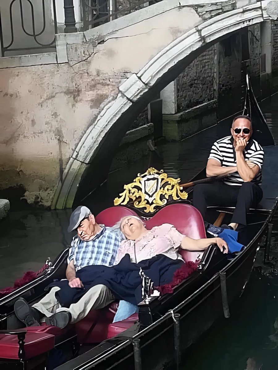 A very expensive afternoon nap in Venice🤣