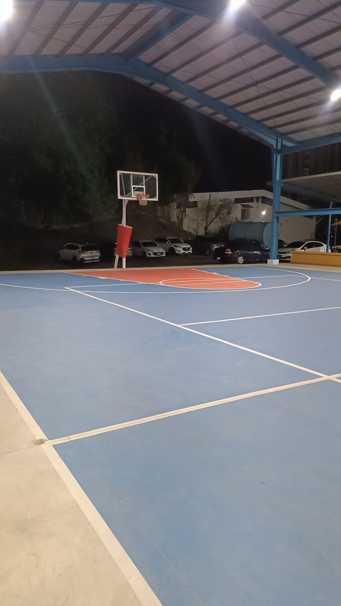 Después de año y medio en recuperación, finalmente pude regresar a practicar el deporte más lindo 🏀. Me comí dos canastas, una solita 😶🥹😂. Pero jugué bien.

A seguir entrenando con las Phoenix 🔥