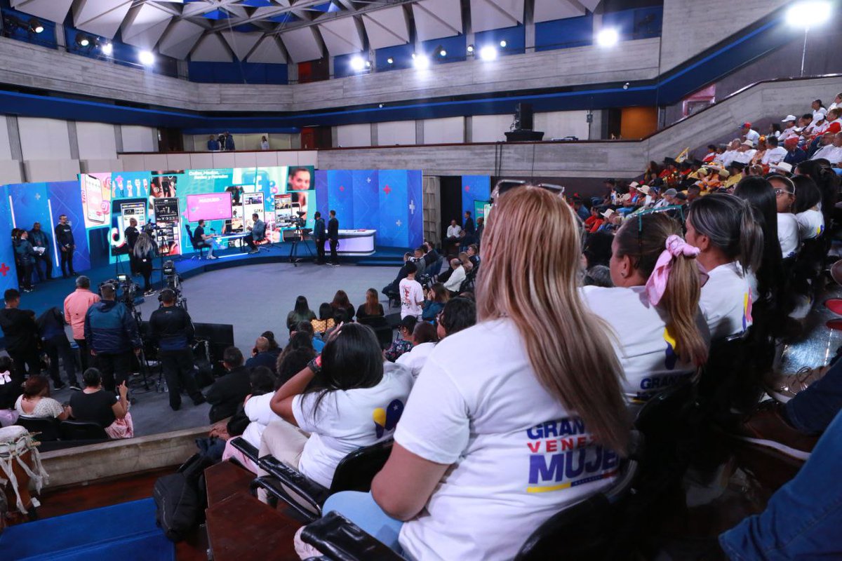 Presidente Maduro afirma que Venezuela está reinventando el modelo de democracia lc.cx/BFNVIw #5SeñasDelPueblo