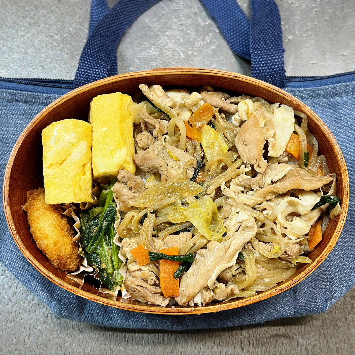 たっぷり豚肉の野菜炒めドーーーーーーーーーーーンッ！！(*｀Д´*)ｷｴｰｯ
愛妻弁当/手作り弁当/曲げわっぱ/玉子焼き/野菜炒め丼 #昼ごはん #お弁当記録