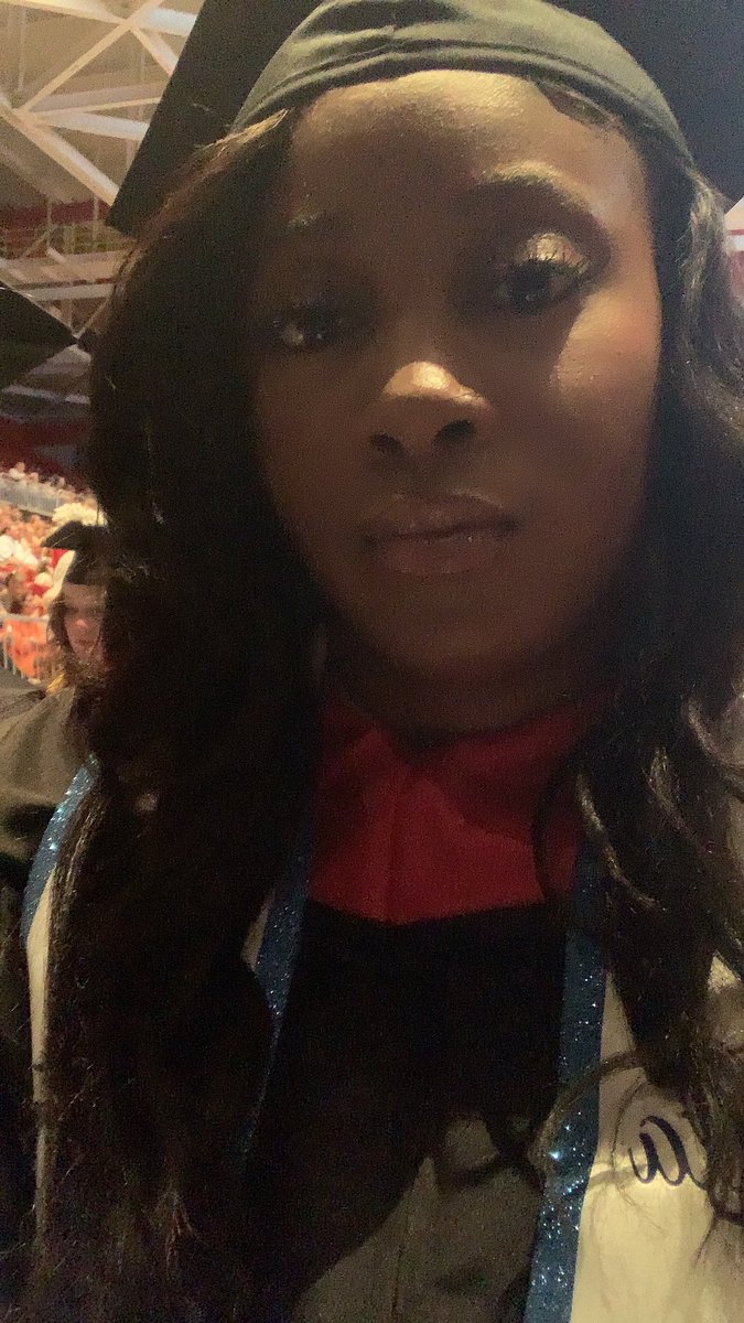 JShari11's tweet image. ✅ Masters with a 4.0 gpa 
My husband drove me 15 hours so I could walk across that stage 💙
#Semo #TeamTypingFast #ABAprogram