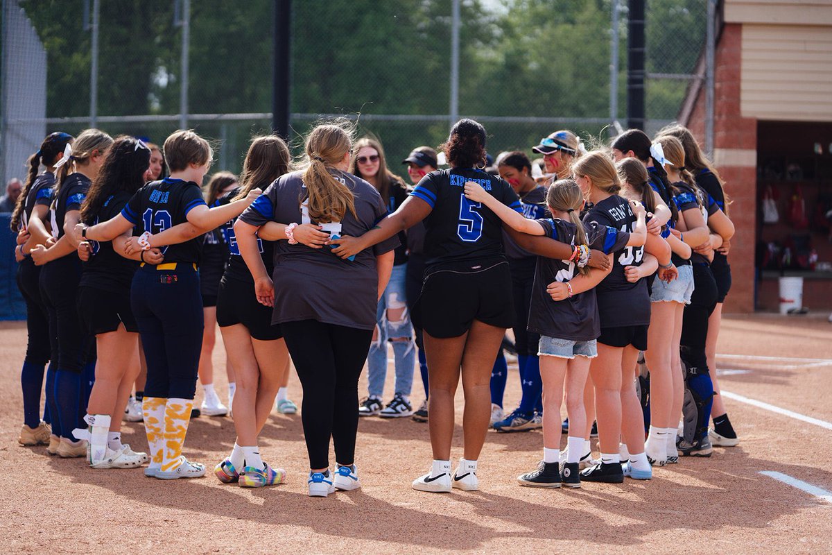 Recognized our future Blue Devils tonight before our last home game of the year!! We are so proud of both teams on an amazing season and can’t wait to watch them continue their success in the program!!! Great Job ladies 🥎
#TheFuture #FearTheTradition