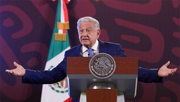 El presidente de #México, Andrés Manuel López Obrador, reiteró este lunes su llamado al Gobierno de Estados Unidos para que elimine el bloqueo económico, comercial y financiero contra #Cuba y a la vez dio la bienvenida a una reciente decisión sobre el envío de remesas a la Isla.