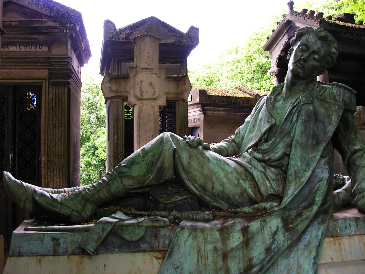 Photo du jour avec la tombe de Miecislas Kamieński jeune volontaire polonais, statufié par le sculpteur Jules Franceschi au cimetière de Montmartre