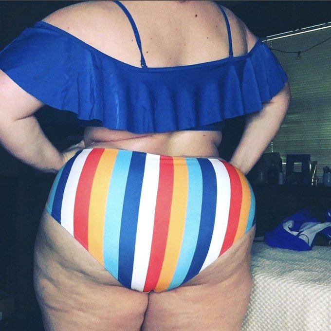 🎶&ldquo;I need to forget so take me to FLORIDA!&rdquo;🎶  Planning trip. Donate for MORE kini pics!   Ven eveho  Capp