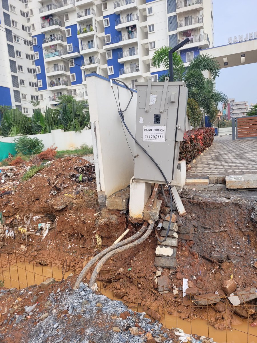 kvsukumarreddy's tweet photo. No action has been taken until now. Yesterday's rain worsened it. Life's are in danger @NammaBESCOM @onlineBESCOM @rmgbescomvig @BescomHelpline @swaccha_bbmp @DEOBBMP https://t.co/MkSHZ1ChXy