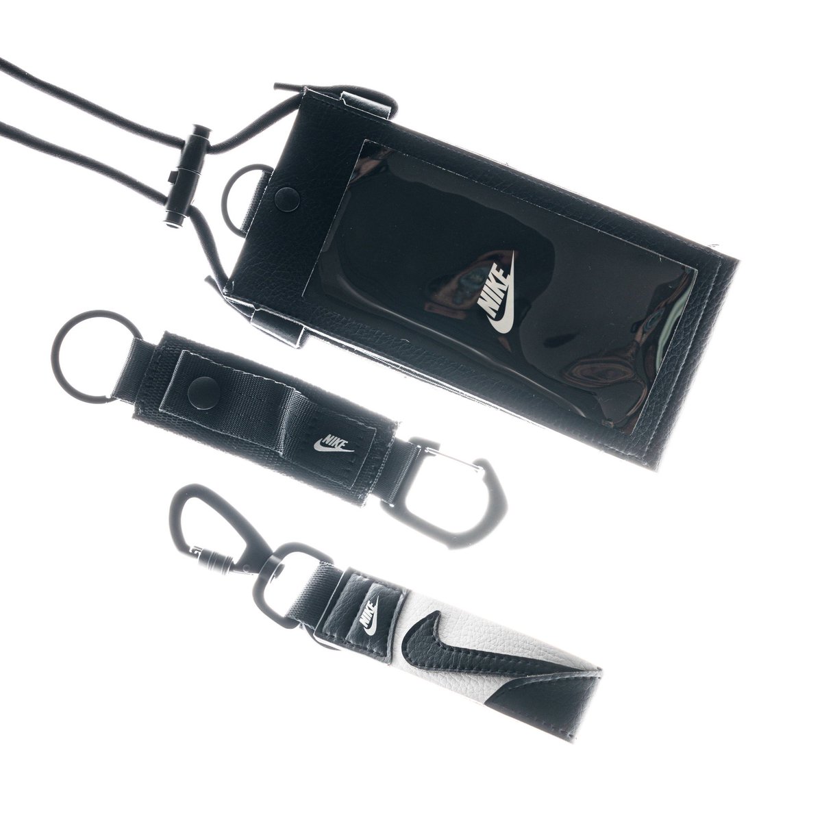 NIKE 360 Accessories จากแบรนด์ Nike 👝 ✔️
ทั้งกระเป๋าถือ กระเป๋าคาดอก ซองเก็บบัตร และสายห้อยกุญแจ 
ให้คุณได้ใช้ประโยชน์ และเติมแต่งเข้ากับแฟชันลุคต่างๆได้อย่างลงตัว

สินค้าวางจำหน่ายแล้ววันนี้ที่ร้านอาริ ฟุตบอล
สาขาสยาม สแควร์ และช่องทางออนไลน์ 
📲: bit.ly/Nike360accesso…