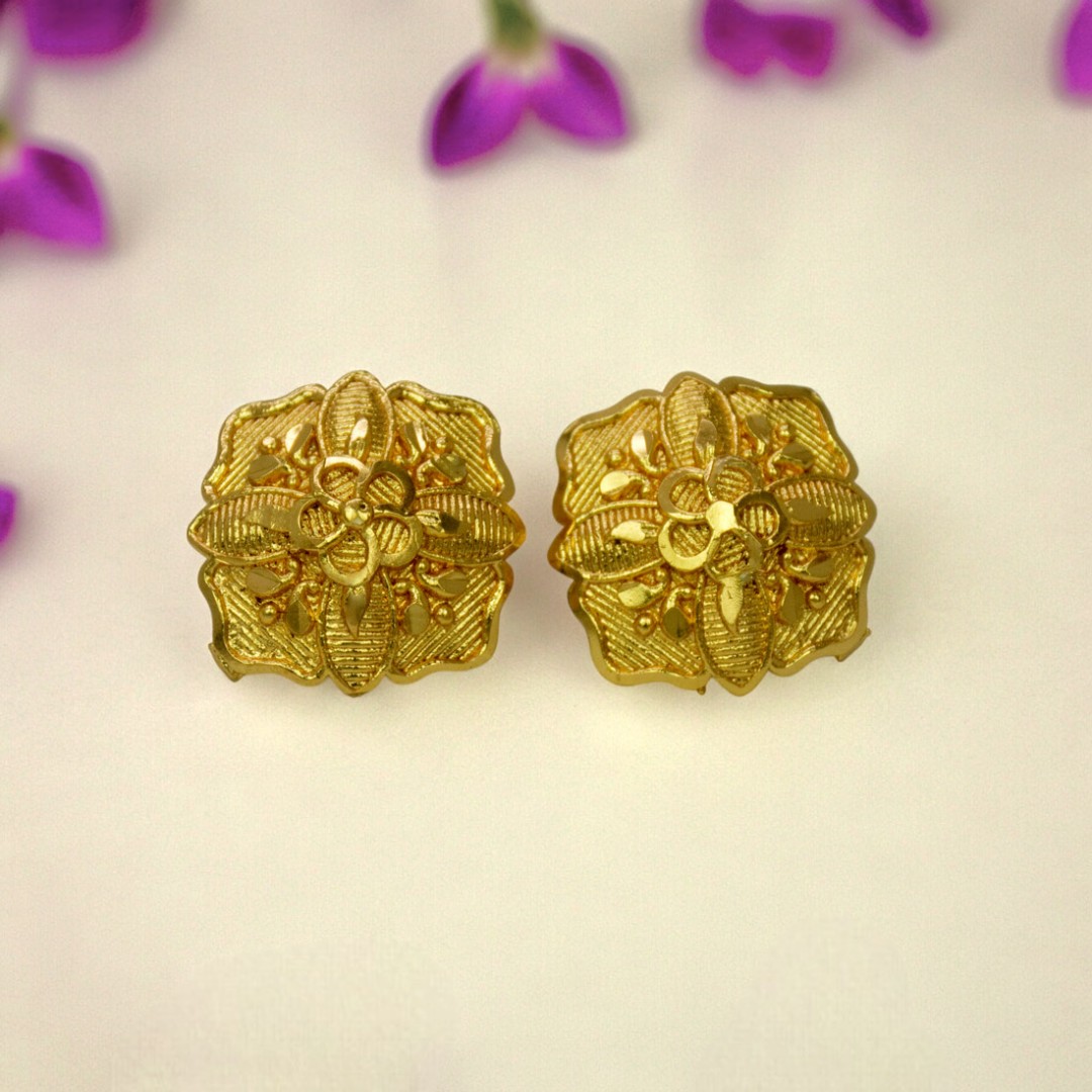 #Goldplated #studearrings from #KollamSupreme!
.
#goldplatedjewellery #imitationjewellery #fashionjewellery #fashion #jewellery #jewelry #giftideas #ootd #deals #studearring #goldplatedearrings #earrings #earstuds #floralstuds #casualearring #dailywear #onlineshopping