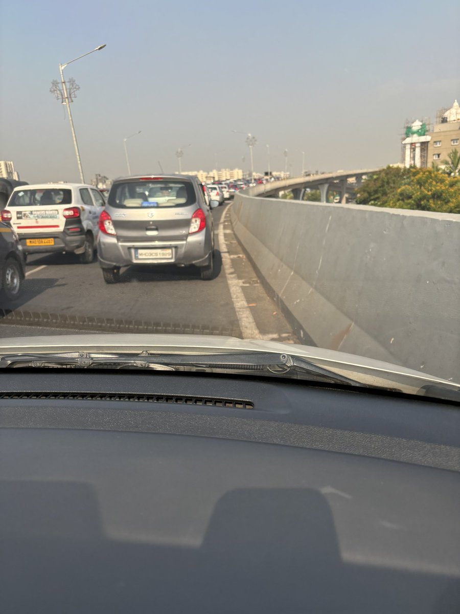 The infrastructure is only beneficial if its designed and executed in right manner. Whats the use of new SCLR bridge if one has to wait for WE highway signal for 40 minutes. @RoadsOfMumbai @MumbaiPolice @mybmc