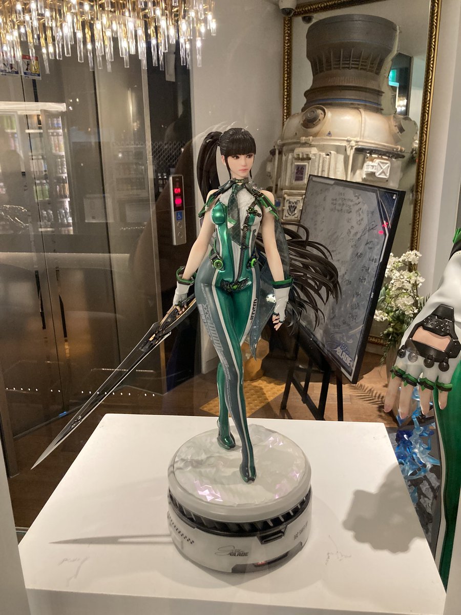 Figurine of EVE crafted by the talented @Frenchdoll1 now currently