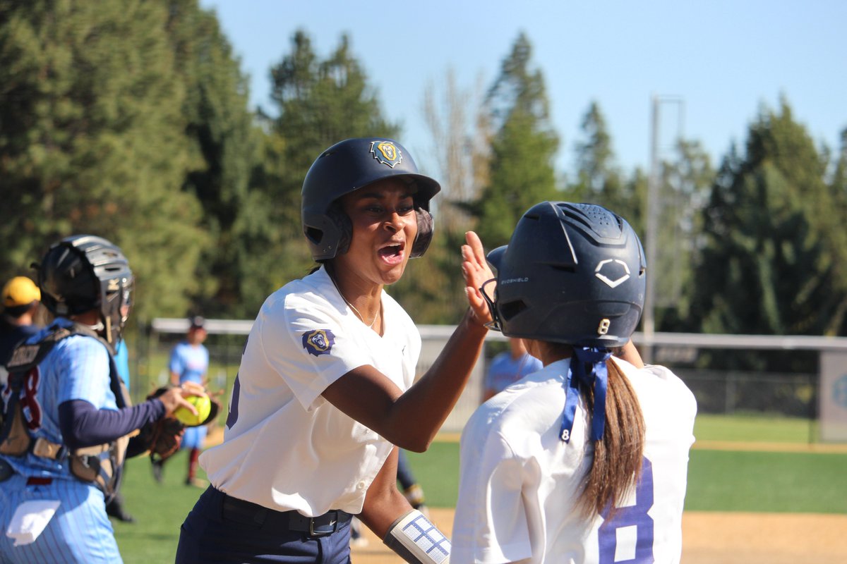 PHOTOS FROM DAY 1 OF KLAMATH FALLS NAIA SOFTBALL OPENING ROUND BRACKET... Game 1 - Embry-Riddle 10, Florida National 0 Game 2 - Vanguard 8, St. Thomas 5 Tomorrow's Schedule Game 3 - Oregon Tech vs. Embry-Riddle , 1 p.m. Game 4 - Florida National vs. St. Thomas, 4 p.m.