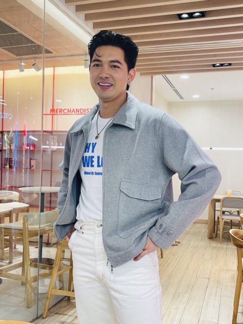 YanPranxm's tweet photo. ว้าว พระเอกสุดหล่อ

WHY WE LOVE 

#เข้มบวงสรวงWhyWeLove https://t.co/23IqyAslvD