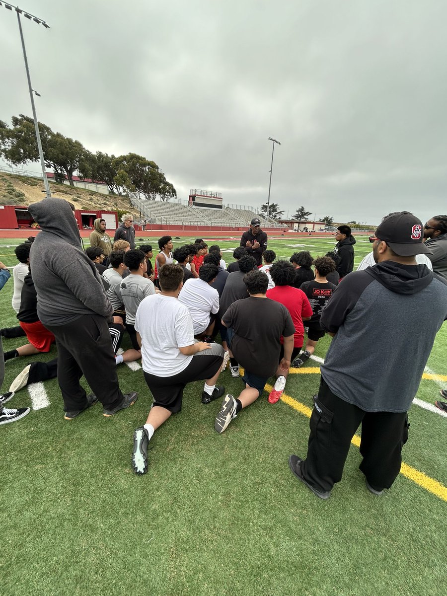 Roland_831's tweet image. Came home for the summer &amp;amp;  stopped by at my Alma Mater @Seaside_High_FB . Got good work in &amp;amp; ran into some familiar faces, seen my old coaches . The great Coach Avila &amp;amp; Coach Orange! 🔴⚫️

#SeasideLegends🌊 #Classof2023 #SeasideAlumni🌊 #CAtoPA