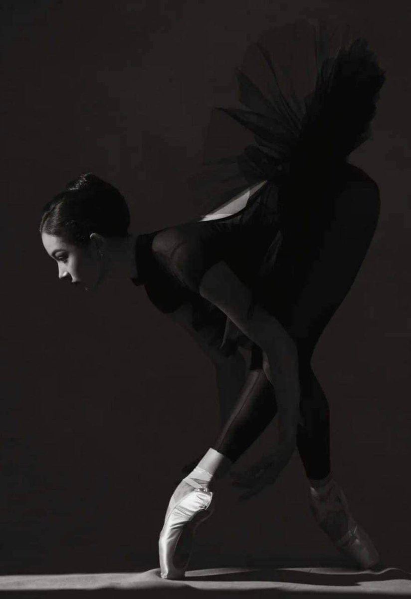Dancer: Kamila Sultangareeva.
Photographer: Alisa Aslanova.

#tututuesday #ballet #art #dance
