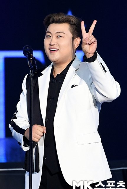 @hojoongofficial 김호중 가수님 아레나투어클래식24 고양 대성료 축하합니다 ...창원아레나24 대성료 기원해요💜💜🥰👏👏👏👏#김호중클래식_아레나투어_고양성료

#김호중_멋짐그자체_함께여서행복해

#김호중_애절한명품보이스_감동

#김호중 #KIMHOJOONG 

#TVAROTTI 

@hojoongng

@official_kimhojoong