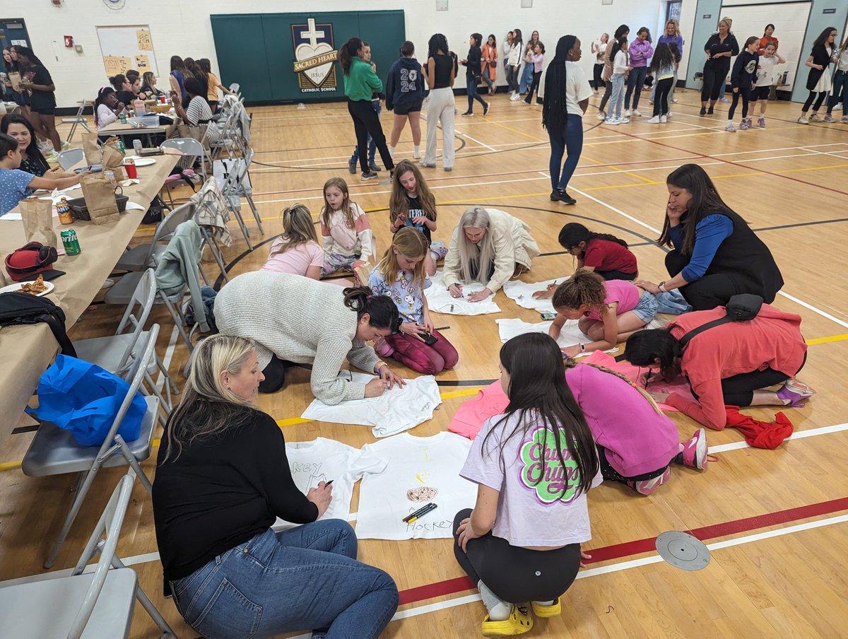 Girls Night In was a hit! So proud that the leaders from our mental health committee organized and ran this event. The gym was filled with girls and women working together and having fun! 💖 @SHOJ_HCDSB