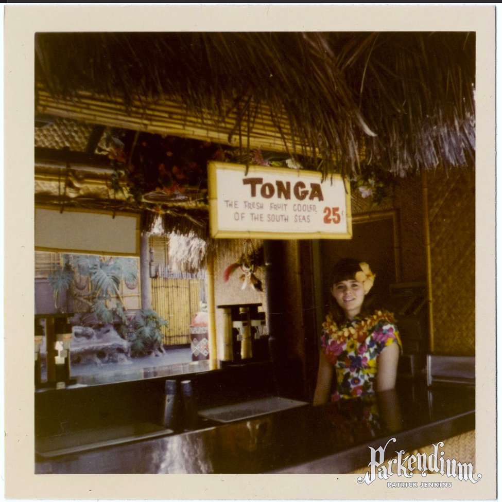 Seldom Seen Signs of the past...Imagine adjusting your camera manually for that one pic? Pre-Dole Whip? 'One Tonga!' @parkendium