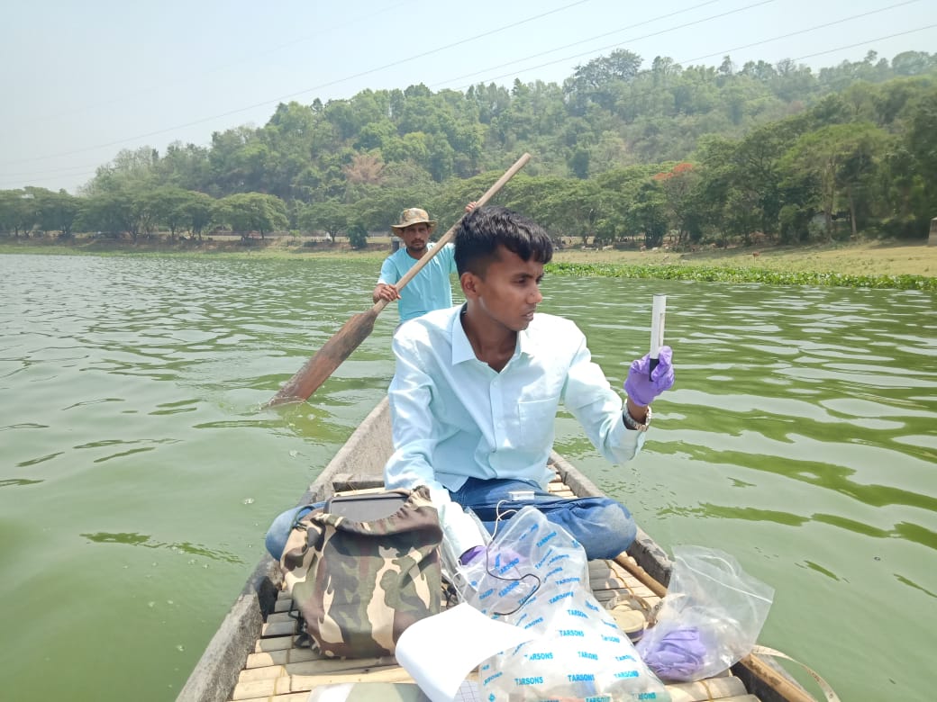 Our team members @ArkapravaManda7 & @arinmicrobe were back in Deepor Beel, a RAMSAR wetland, to continue with the ecological time series monitoring @DBTimeSeries @ITMERG1 @RamsarConv