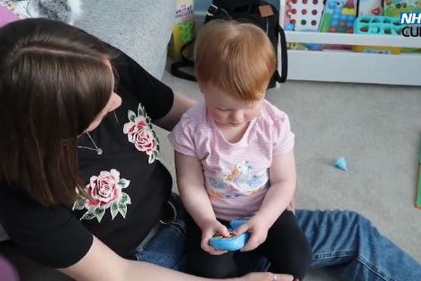 イギリスの幼児が遺伝子治療により、ほぼ完全に聴力を回復 switch-news.com/science/post-1… イギリスで耳の不自由な幼い少女に対して、試験的な遺伝子治療が行われ、その後聴力が回復したと明らかにされました。