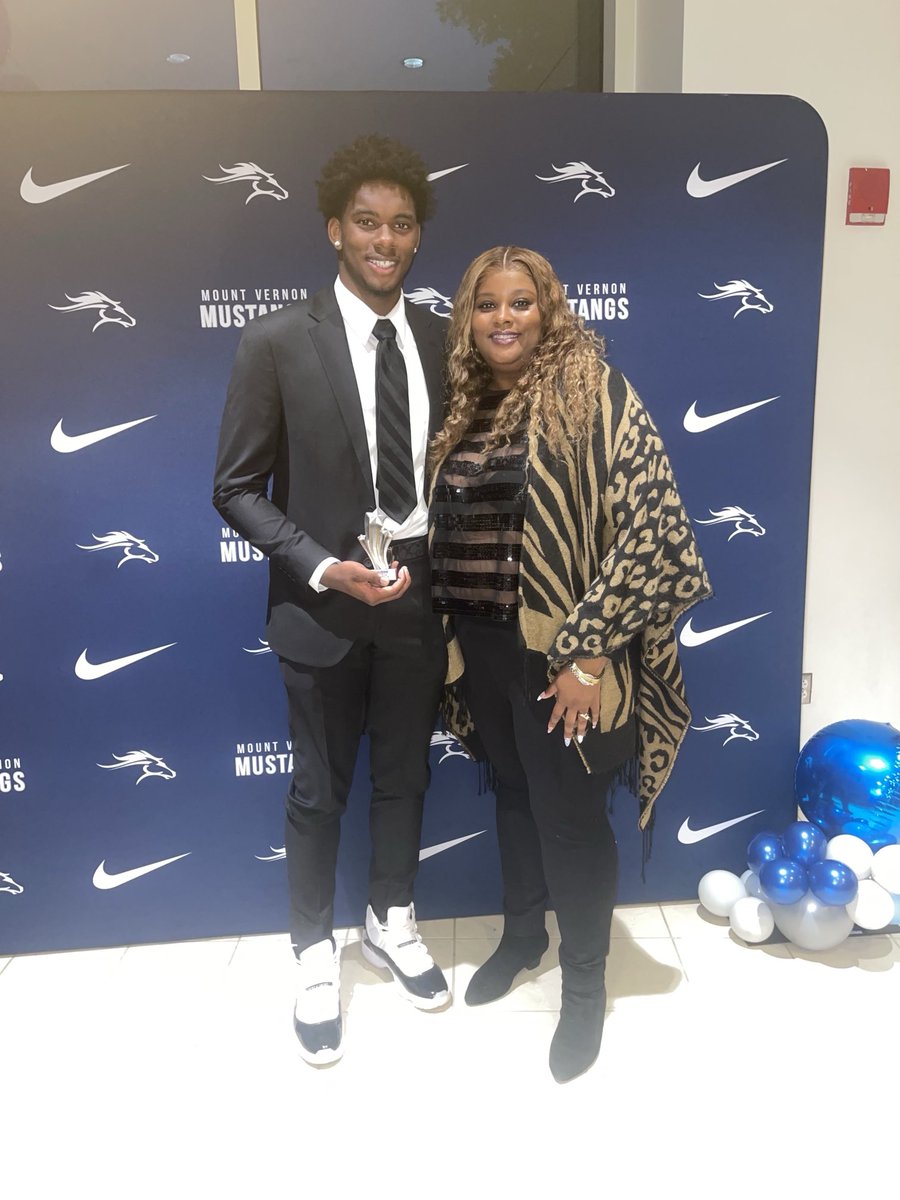Congrats Zay named Co-winner for Best Male Athlete of the Year! Two Georgia State titles I 2 different sports within 3 months is incredible!!👏🏾🫶🏽 #2024MVEES ⁦@MV_MOV⁩ ⁦@MV_Athletics⁩ ⁦@MVSchoolTrack⁩