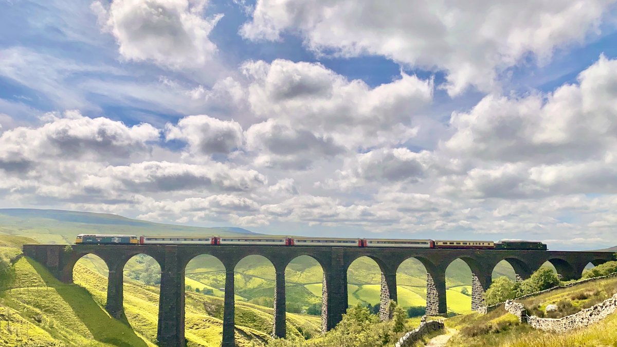 Today's walk for #NationalWalkingMonth is a long walk offering beautiful views across #Dentale, Arten Gill Viaduct and #Dent Station on the @setcarrailway. Use our app to help you plan your walk in the great outdoors 👇 yorkshiredales.org.uk/things-to-do/g… 📸 Stuart Boyd| #WalkThisMay