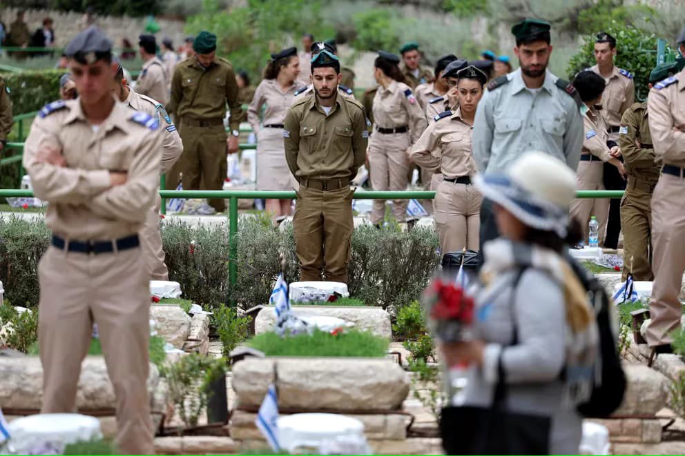 #LoDeHoy 🇮🇱 #Israel Conmemoró el Día de los Caídos de todas las guerras que este país ha enfrentado desde su nacimiento, previo a  ka celebración de los primeros 76 años desde su fundación como Estado, este martes 14 de mayo.

🌐elheroico.mx