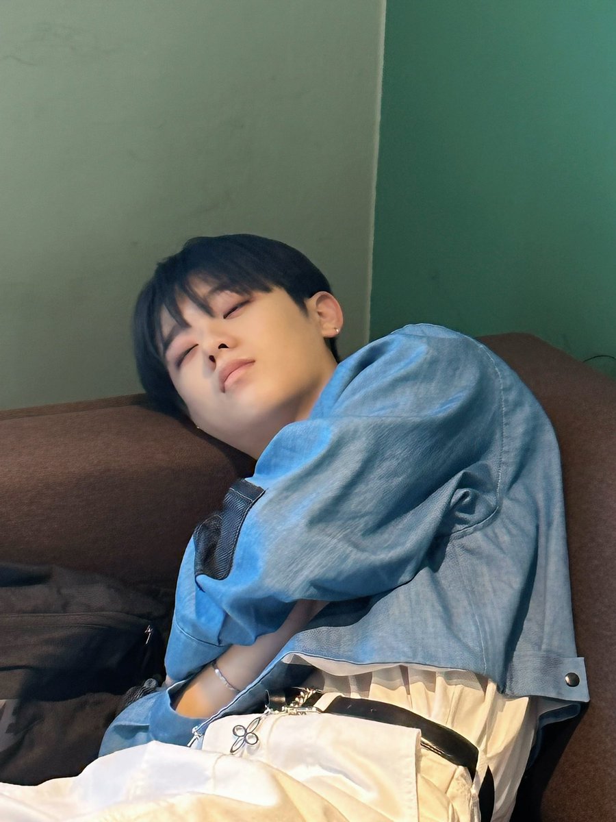 [#위시]

울 금동이~~ 생일 축하한다 벌써 서로의 생일을 축하해준지 4년이 넘어가는데 아직도 너의 매력을 다 알지못한 것 같다 그만큼 다채로운 매력의 소유자 금동이가 이펙스라 참 다행이야😮‍💨 너라는 사람의 매력을 모두 뽐낼 수 있는 장을 형이 잘 만들어보마😆
이 날을 빌어 항상 고맙고 덤덤한