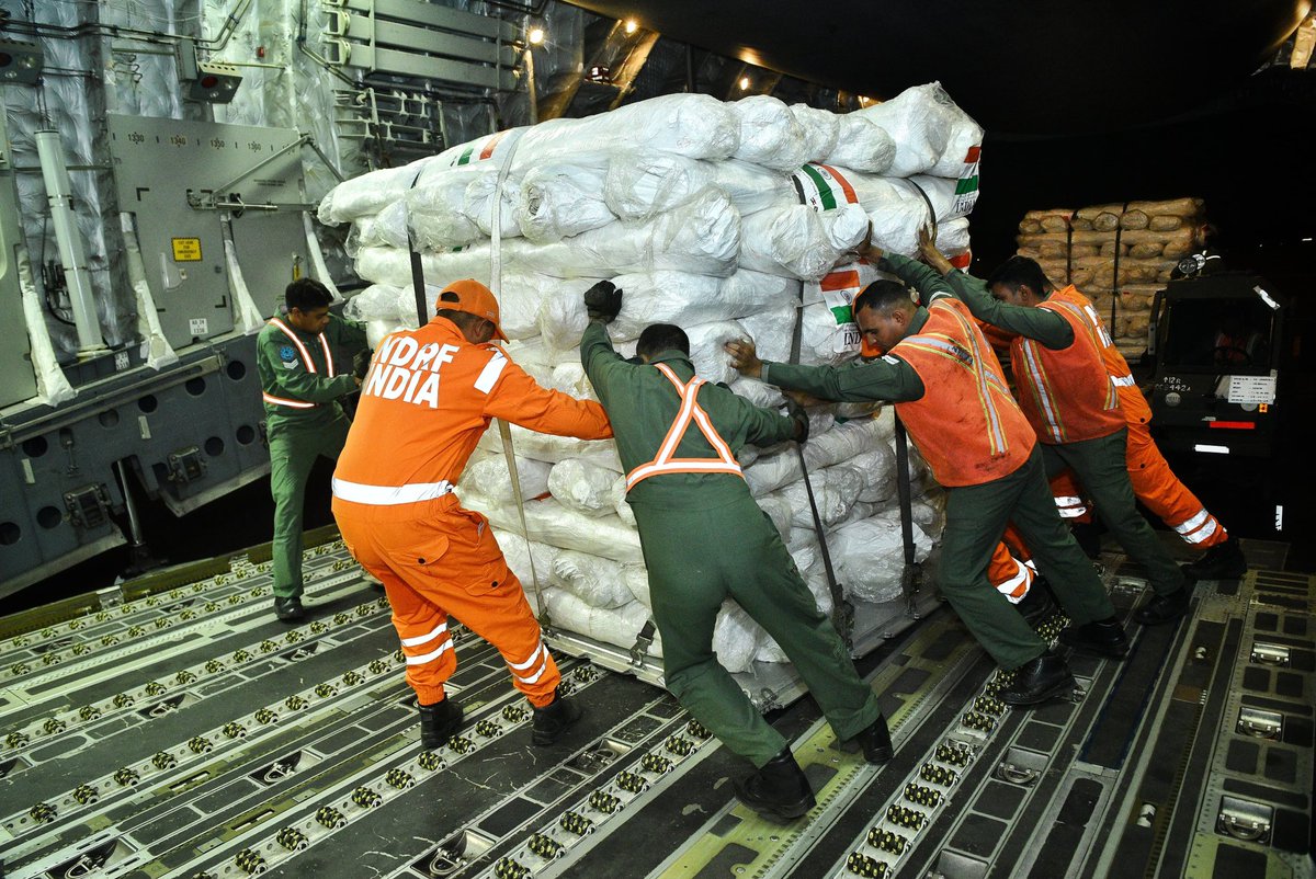 DrSJaishankar's tweet photo. The second tranche of HADR material containg 40 tonnes of medicines, medical supplies and other equipment to assist flood victims leaves for Kenya. 

Standing up for a historical partnership, a Vishwabandhu to the world. https://t.co/Paz9nOoCcW