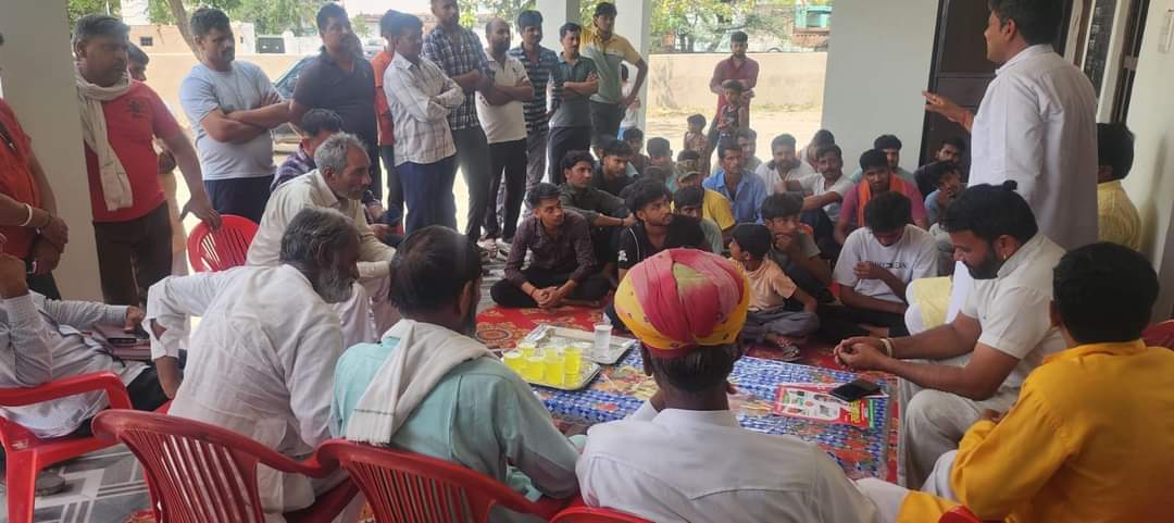 rajput_of_india's tweet image. रोहतक लोकसभा क्षेत्र से राजपा के प्रत्याशी श्री राकेश तंवर जी ने आज संसदीय क्षेत्र के विभिन्न क्षेत्रों में अपनों के बीच पहुंचकर 25 मई को होने वाले मतदान मे खाट के निशान पर वोट करने की अपील की। 

अपना घर - अपना झंडा 📍
RJP 👍

#VoteForKhat #रोहतक_मांगे_राकेश #RJP #SherSinghRana