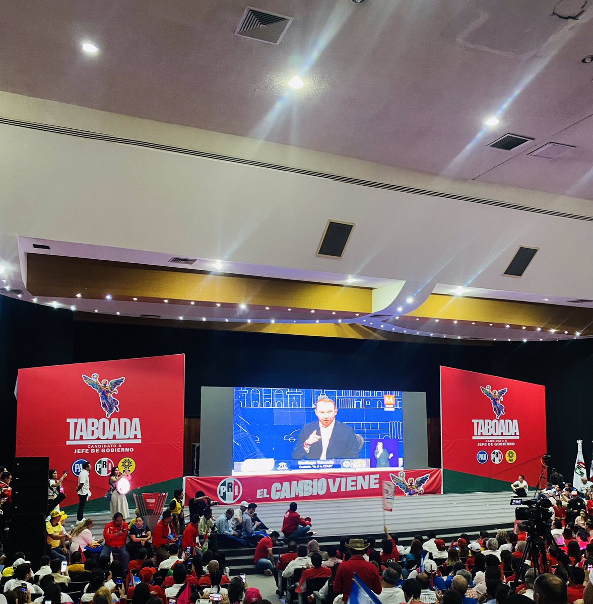 JavierAB29's tweet image. Que placer recibir al #JefeTaboada en la casa de todos los priistas, claramente ganamos el #DebateChilango este próximo 2 de junio tendremos JEFE DE GOBIERNO. Los jóvenes priistas, estamos listos. 🇲🇽🫵🏻🔴