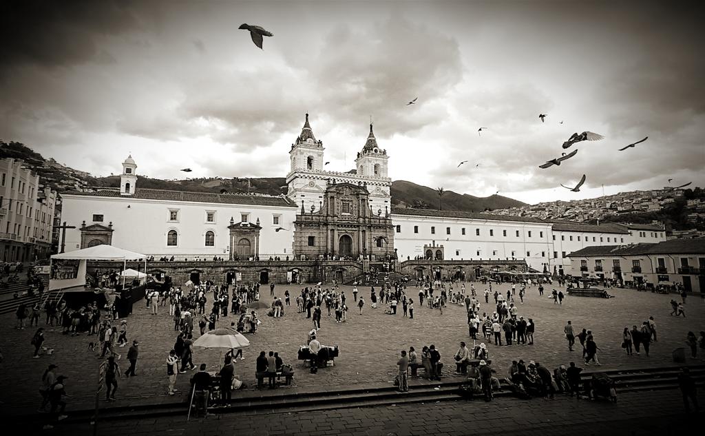@elcomerciocom Excelente e independiente
de las dificultades, #QuitoRenace