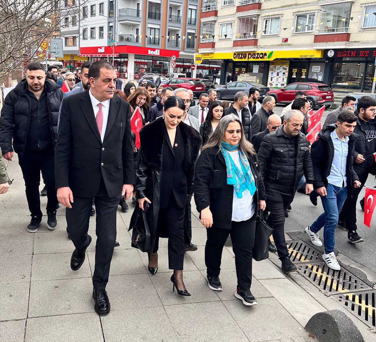 #Çekmeköy’de gece gündüz demeden zafere ve iktidara yürüdük Durcan Uzunay kardeşimle. Enerjisi ve partimize aidiyeti ile mücadelemize güç kattı. CHP Çekmeköy Kadın Kolları Başkanlığı için çıktığı yolda, tüm yoldaşlarımın tam destek vereceğine eminim. Bu kararlılık, bu mücadele…