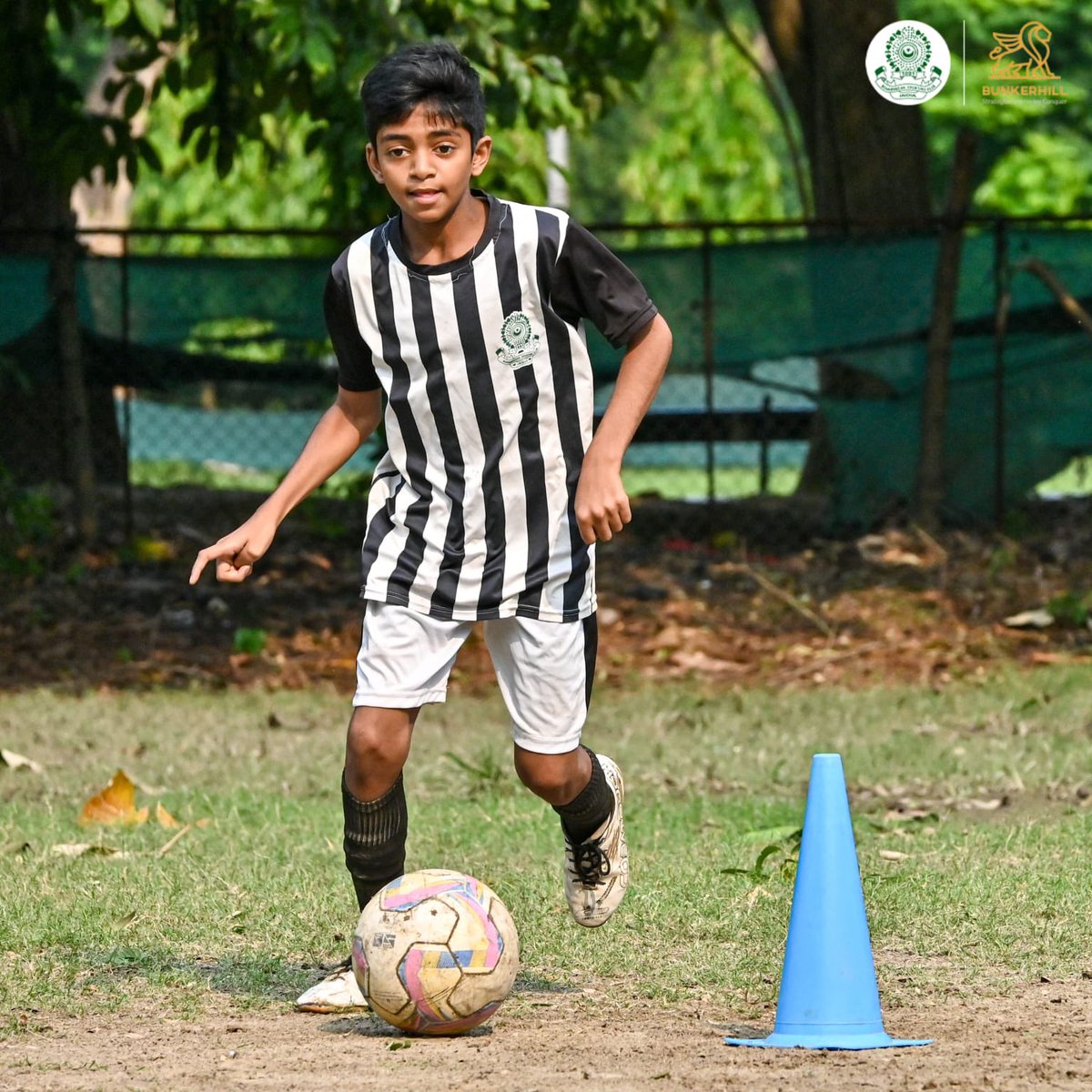 Precision dribbling in action! 🔜💯 Be a part of Kolkata’s 132 year old legacy. ⚽ Join Now❗ 📍Mohammedan Sporting Club 🗓 Every Friday, Saturday, Sunday 📲 For more details, contact +91 74396 99224 #JaanJaanMohammedan 💪🏼#BlackAndWhiteBrigade 🤍🖤 #IndianFootball ⚽