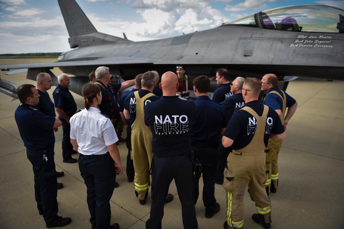 🇺🇸✈️ Yesterday, Airmen and F-16s from @Spangdahlem_AB arrived at NATO Air Base Geilenkirchen to participate in #AstralKnight24 #AK24 is @US_EUCOM’s capstone IAMD exercise focused on incremental development of theatre-wide coalition IAMD capabilities. @usairforce @NATO_AIRCOM