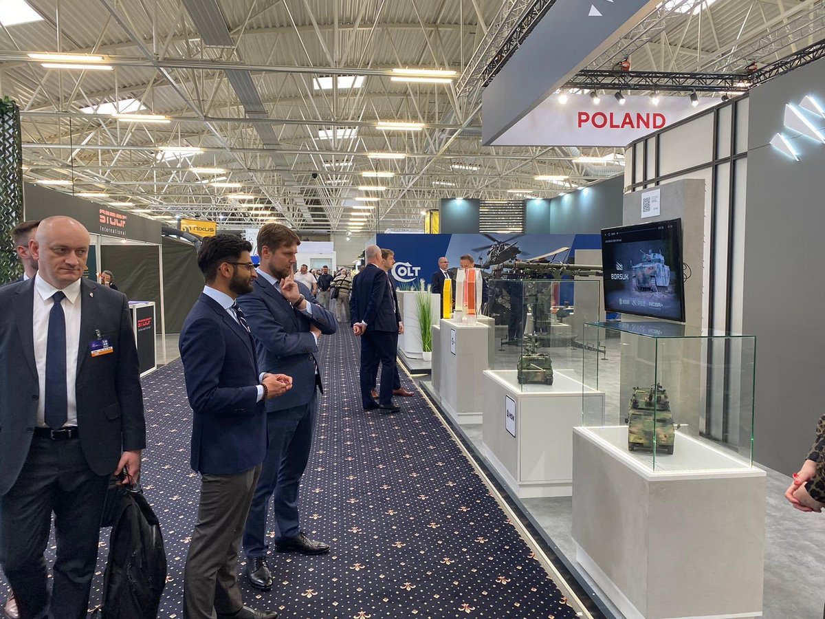 PLinSlovakia's tweet image. V Bratislave sa dnes začal veľtrh IDEB 2024, ktorý je jedinečnou platformou pre prezentáciu produktov a služieb pre obranné, bezpečnostné a záchranné zložky. Svoje produkty a riešenia tu prezentuje aj @PGZ_pl z 🇵🇱. Na otvorení nechýbal veľvyslanec @MaciejRuczaj. #DefenceSecurity