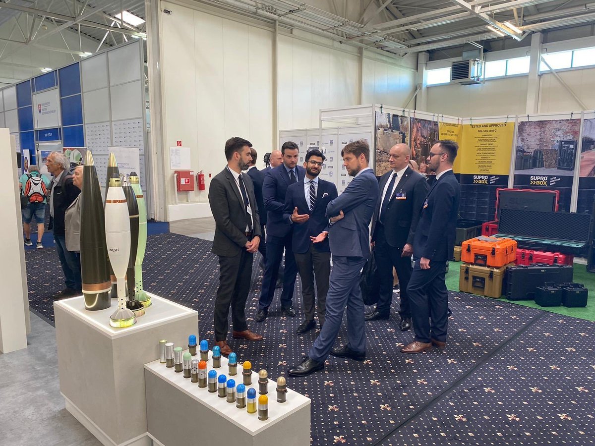 PLinSlovakia's tweet image. V Bratislave sa dnes začal veľtrh IDEB 2024, ktorý je jedinečnou platformou pre prezentáciu produktov a služieb pre obranné, bezpečnostné a záchranné zložky. Svoje produkty a riešenia tu prezentuje aj @PGZ_pl z 🇵🇱. Na otvorení nechýbal veľvyslanec @MaciejRuczaj. #DefenceSecurity
