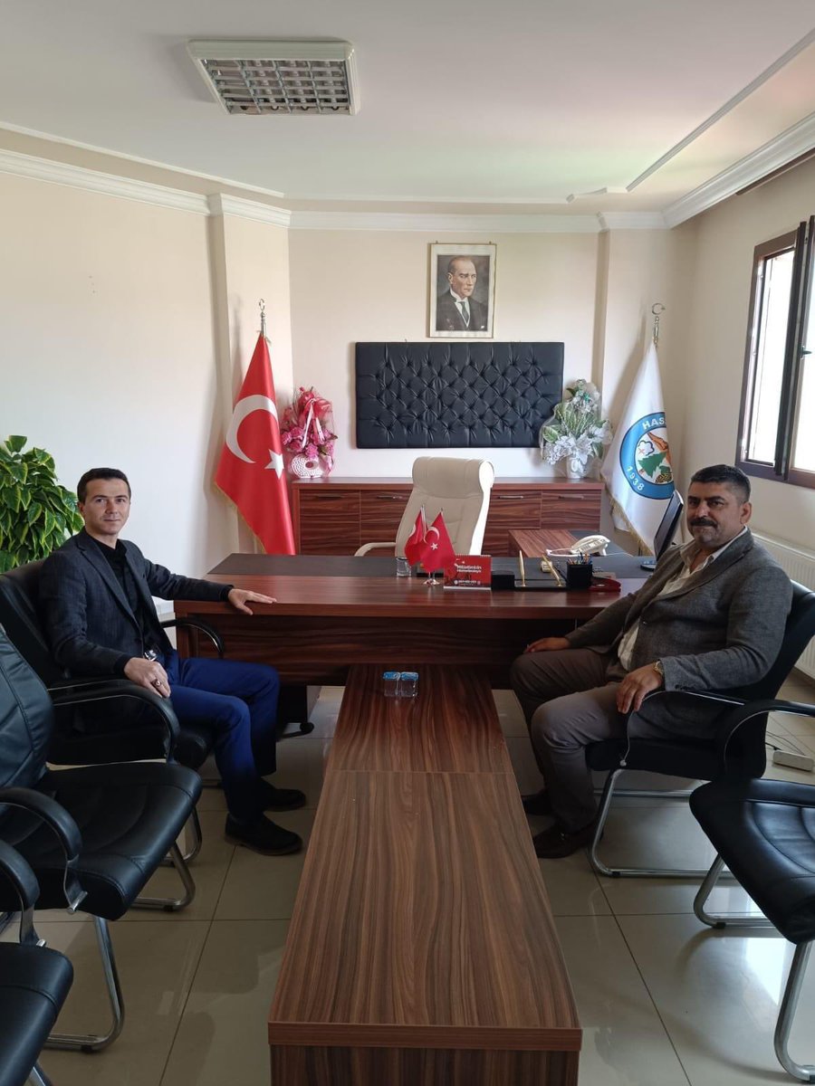 Hassa Belediyesi Başkan vekili Mehmet Ergüneş Beyefendiyi ziyaret ederek hasbihal eyledik. HALİL ERSEN DOĞAN AK PARTİ HASSA İLÇE BAŞKANI